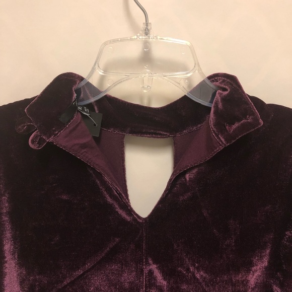 Tart Keyhole Crushed Velvet Blouse - ❤️Day - Picture 8 of 8